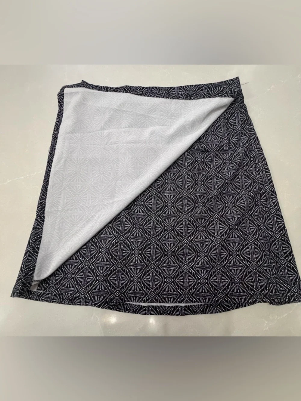NWT Ripskirt Hawaii Black & White Geo A-Line Wrap Adjustable Skirt, S